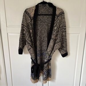 LOVE & LIBERTY Women's Black and Beige Sweater